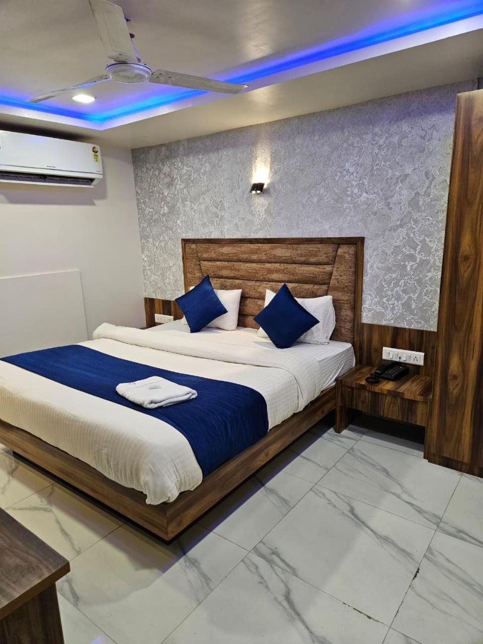 Hotel Ozone,Ahmedabad Exterior photo