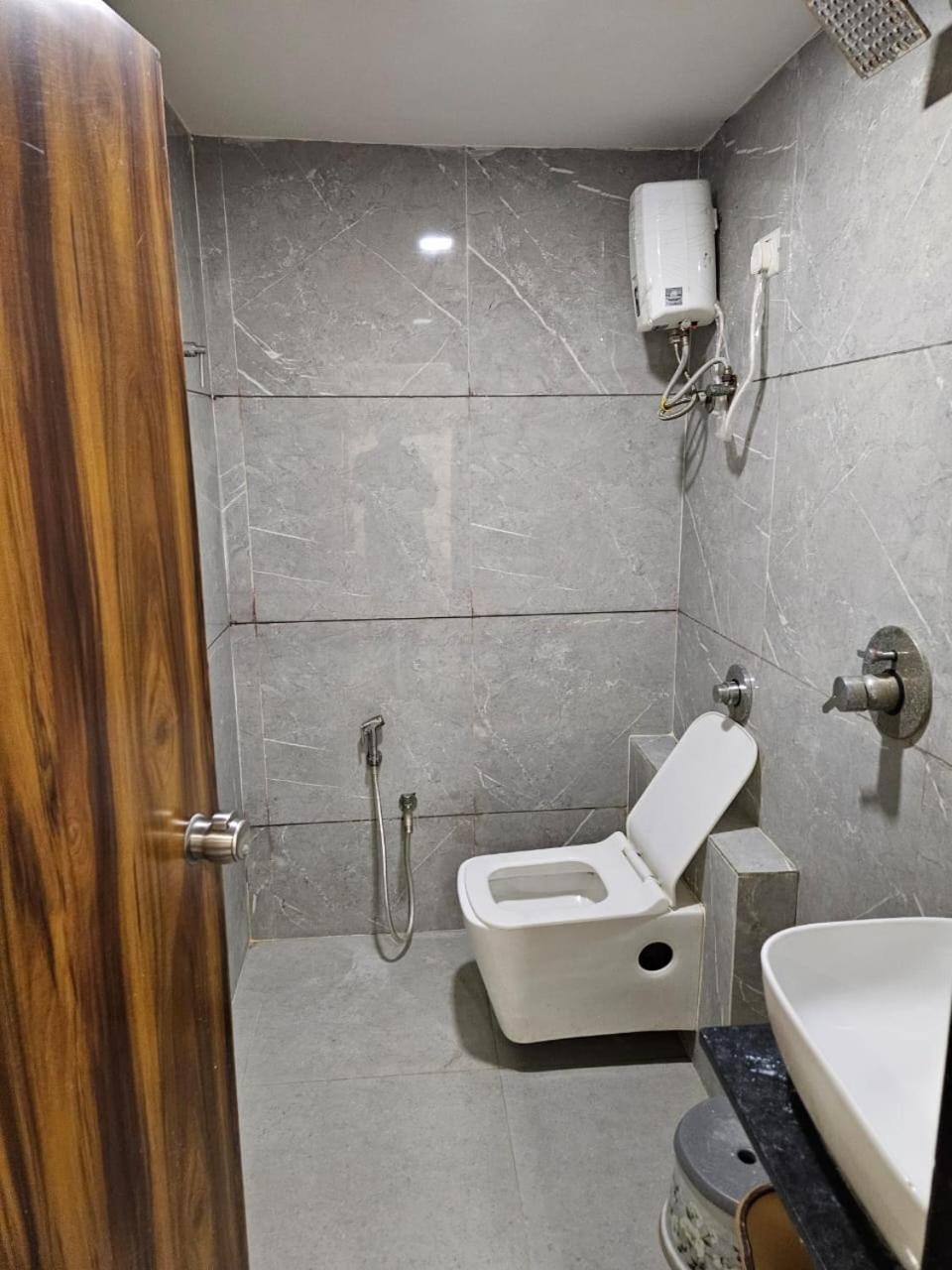 Hotel Ozone,Ahmedabad Exterior photo