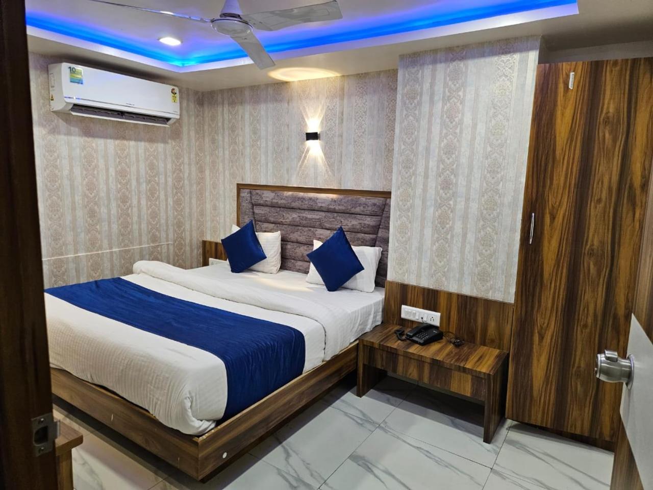 Hotel Ozone,Ahmedabad Exterior photo