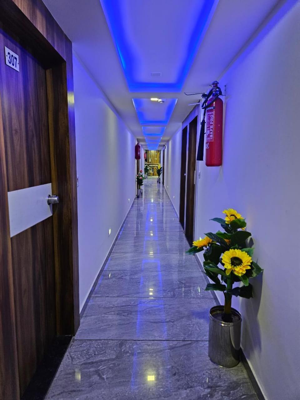 Hotel Ozone,Ahmedabad Exterior photo